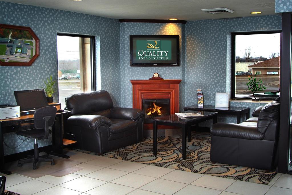 Quality Inn & Suites Big Rapids Near University Exteriér fotografie