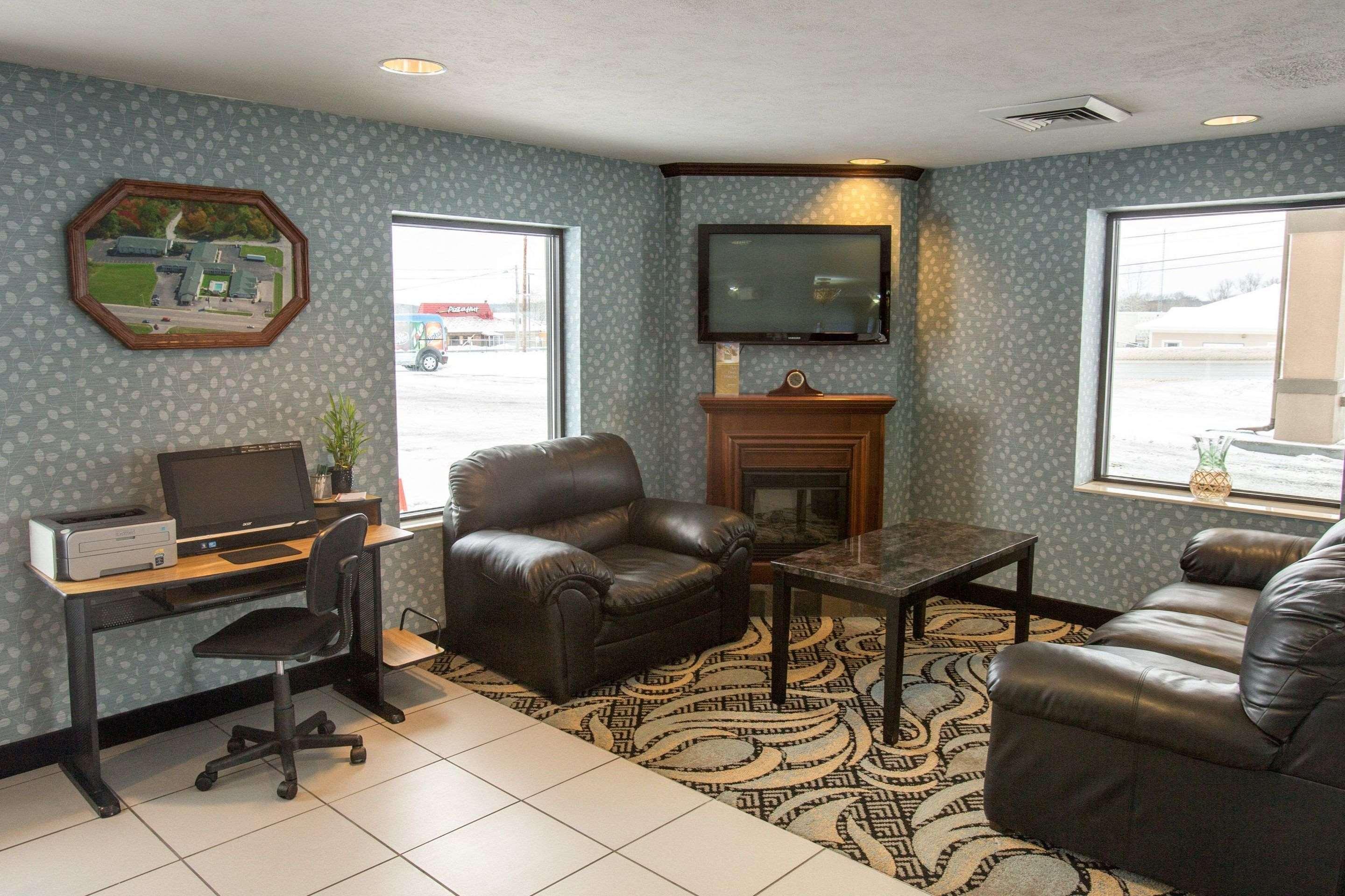 Quality Inn & Suites Big Rapids Near University Exteriér fotografie