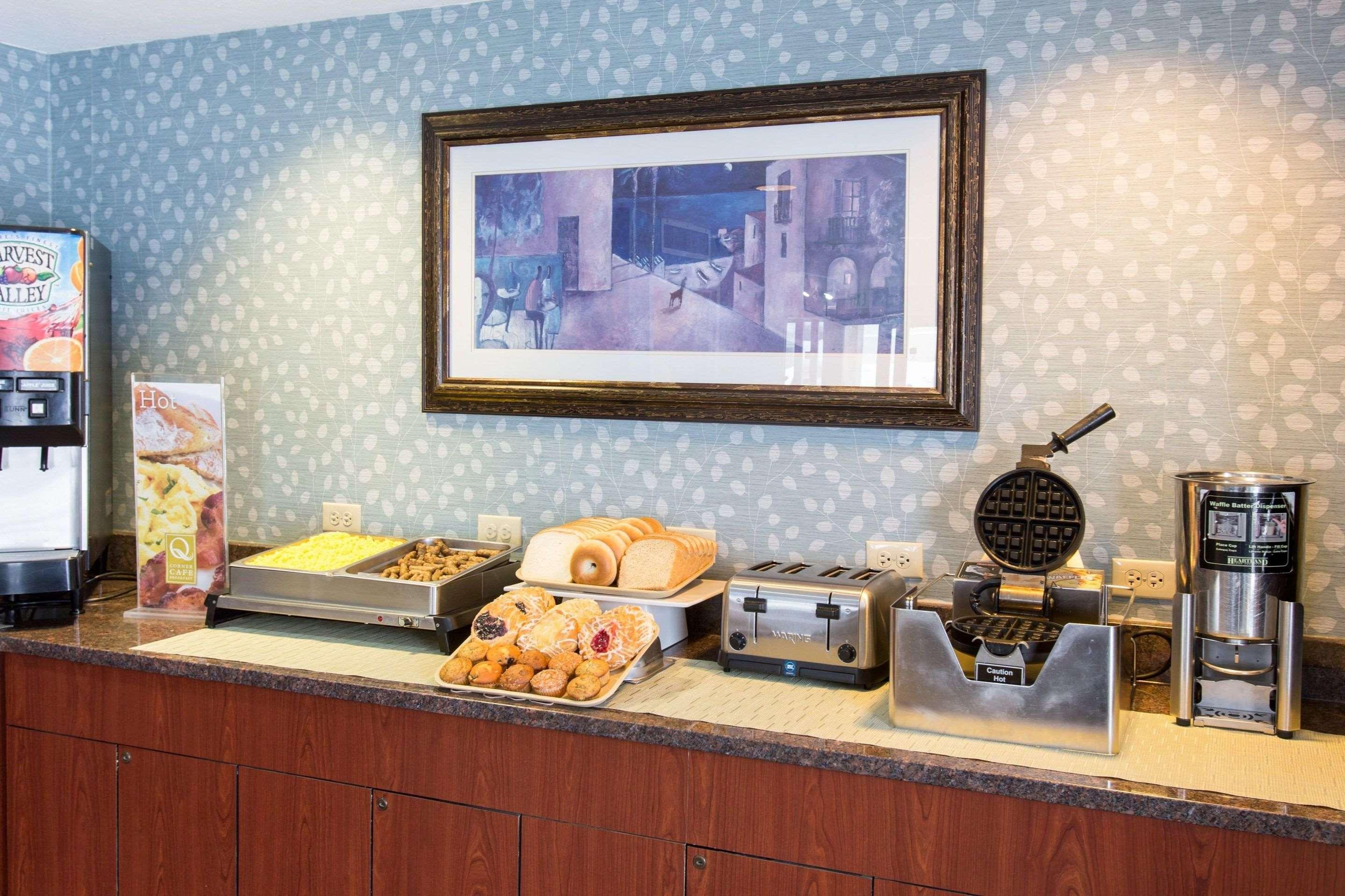 Quality Inn & Suites Big Rapids Near University Exteriér fotografie