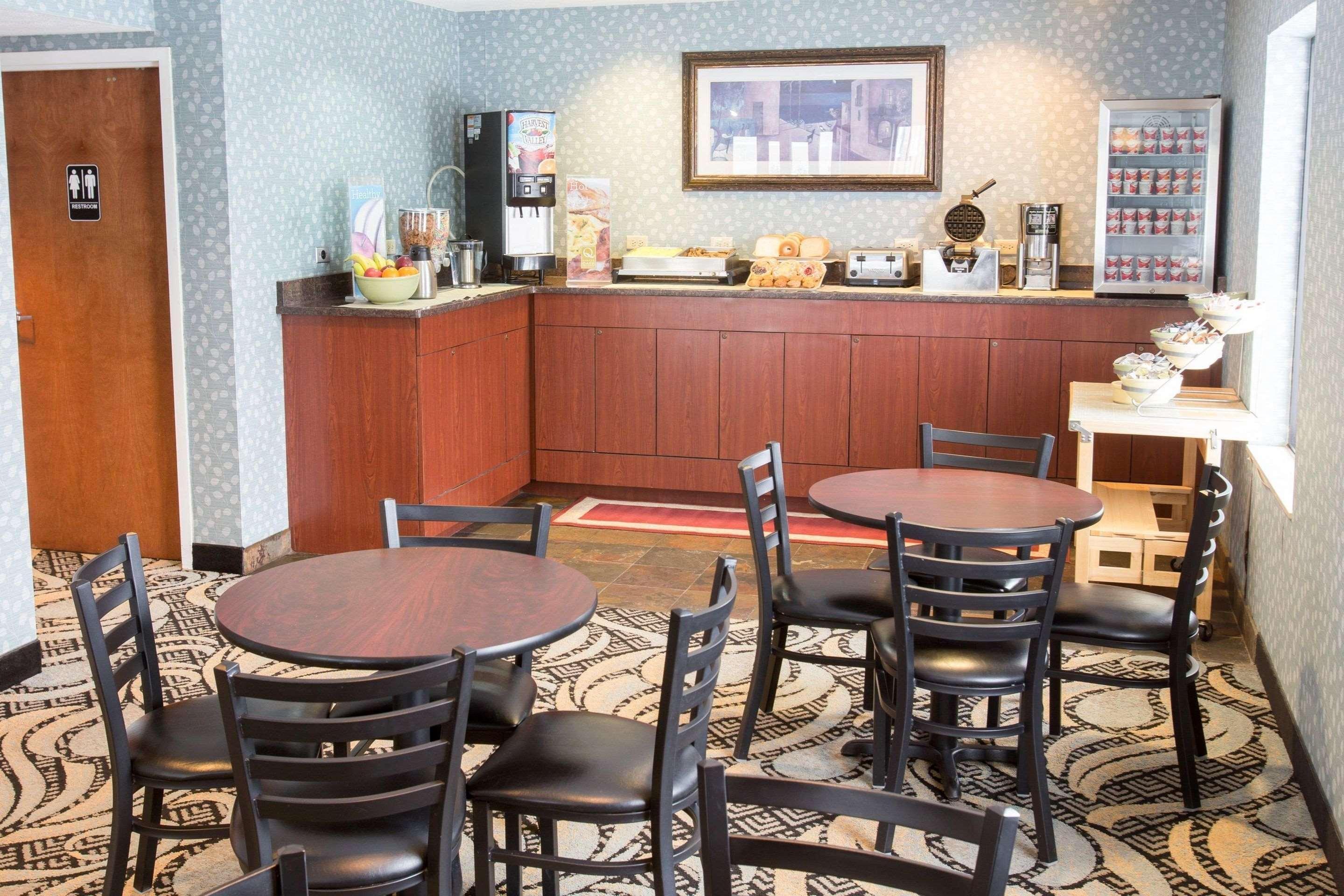 Quality Inn & Suites Big Rapids Near University Exteriér fotografie