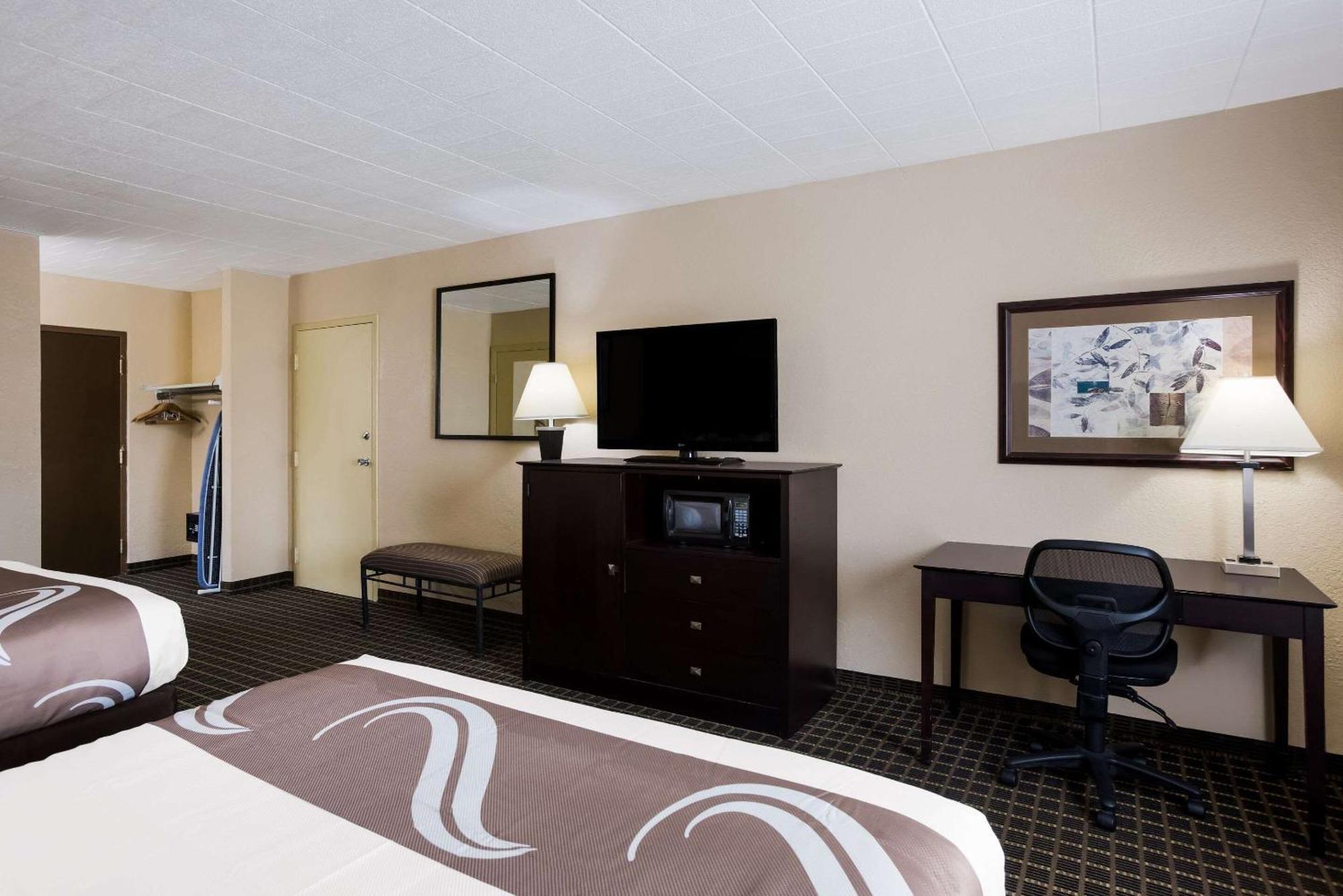 Quality Inn & Suites Big Rapids Near University Exteriér fotografie